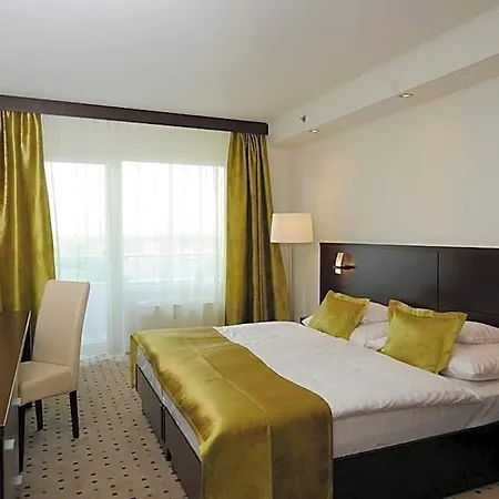 Hunguest 4* גיולה