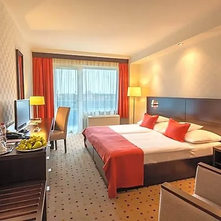 מלון Hunguest 4*